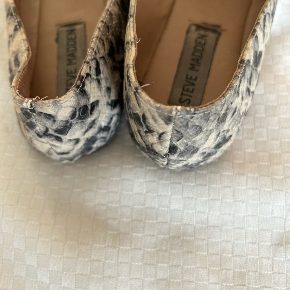 Steve Madden Python Print Flats Size 7 - Picture 4 of 4